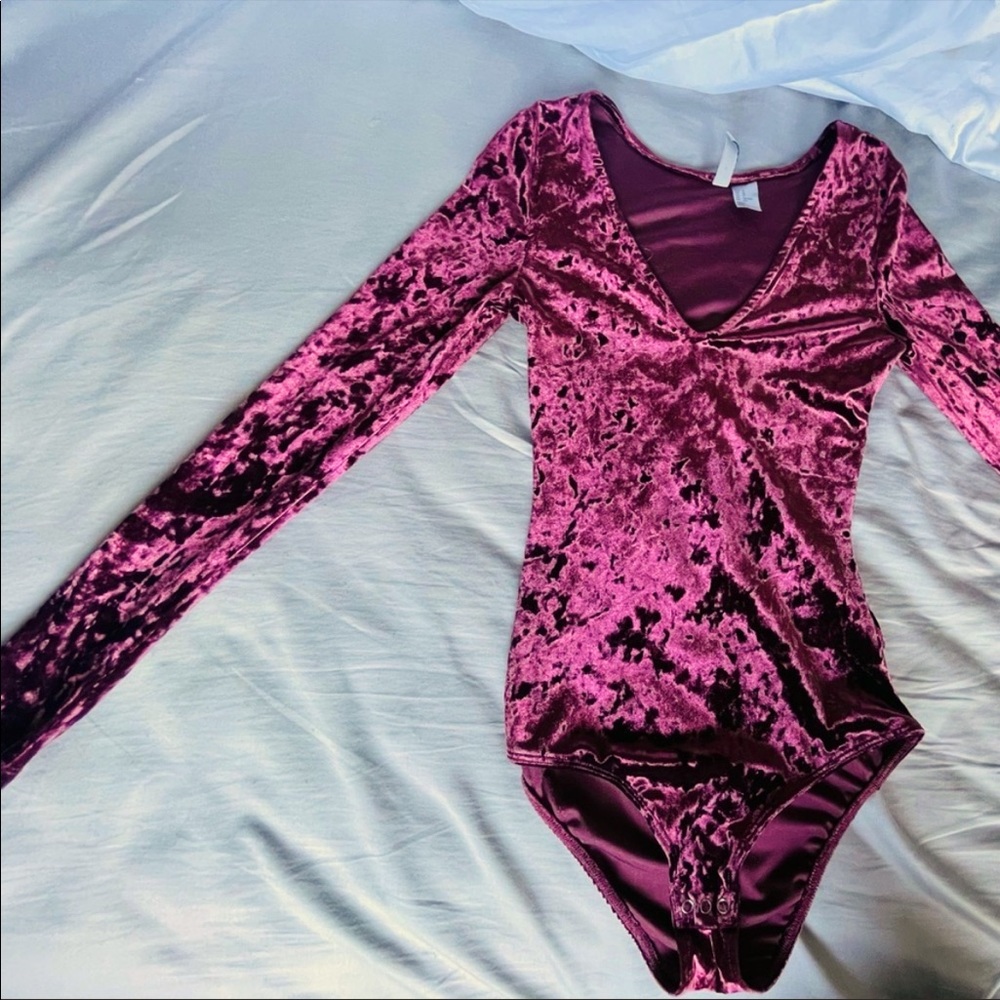Purple v-neck long sleeves body suit